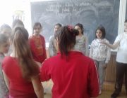 Voinicii  mananca ,se  misca  si  se  distreaza 