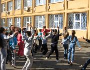 Din nou în curtea școlii!